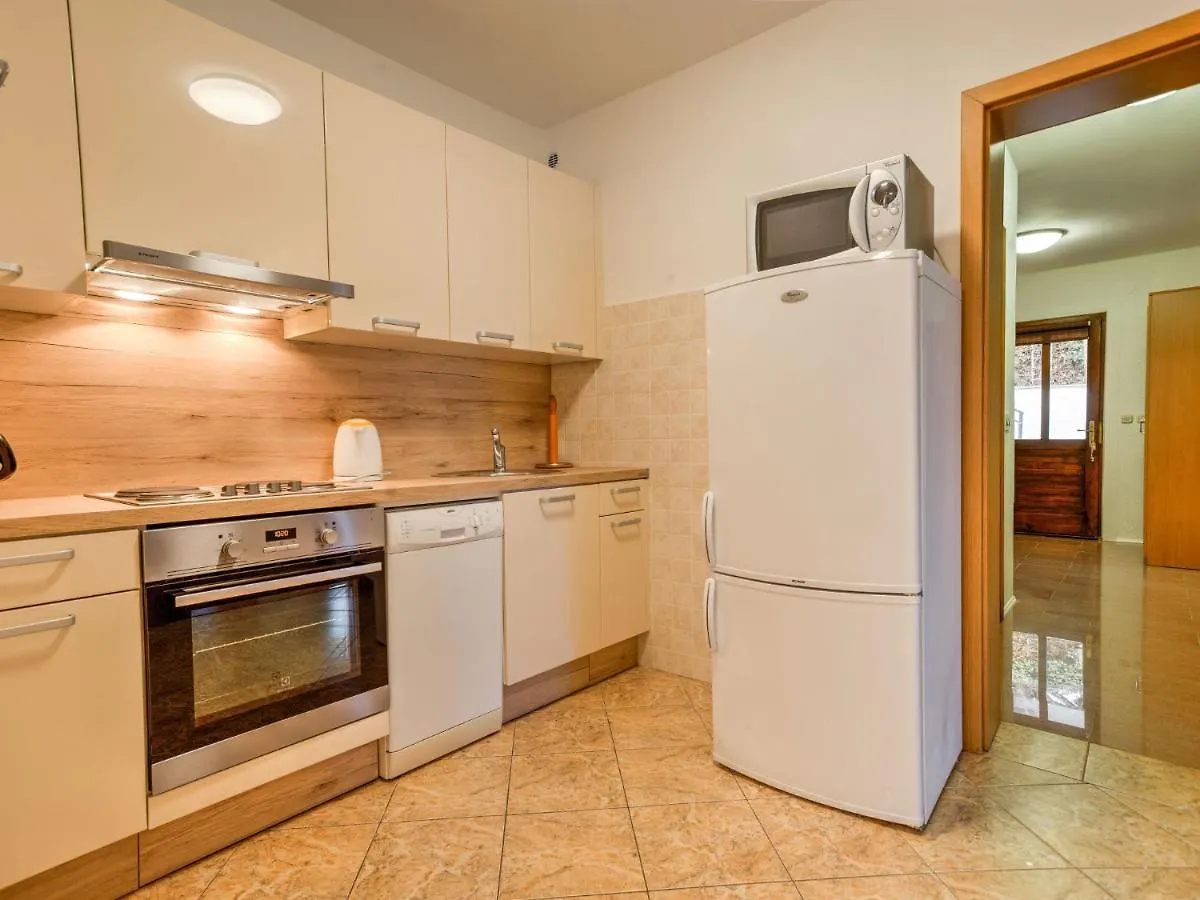 Apartment Albaneze Njivice