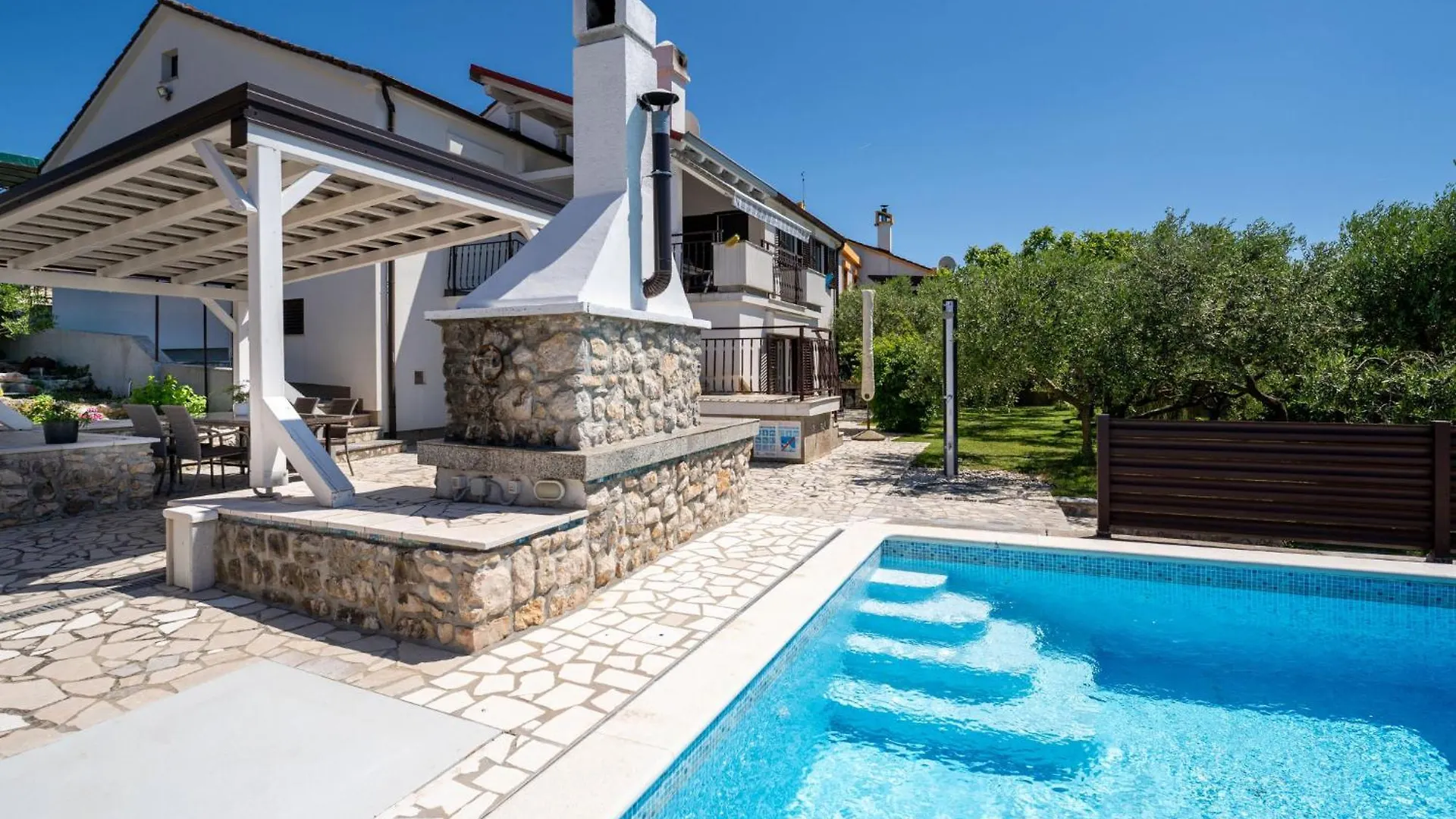 Apartment Albaneze Njivice Kroatien