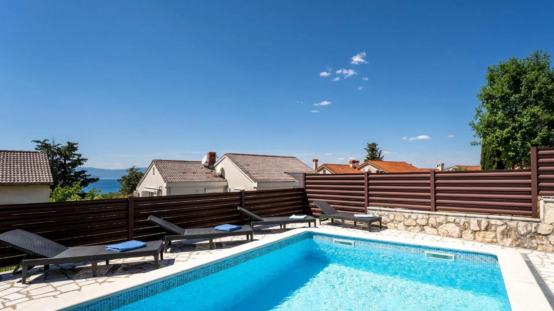 Apartment Albaneze Njivice