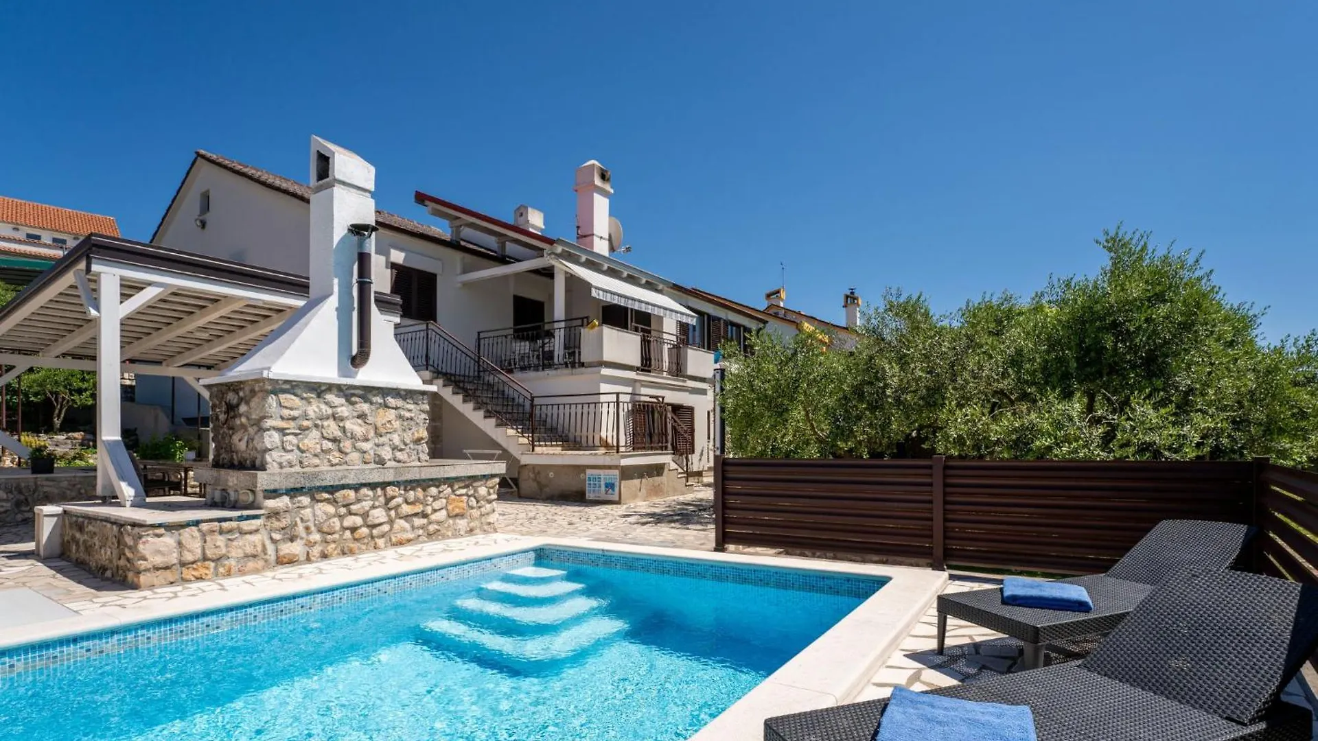 Apartment Albaneze Njivice