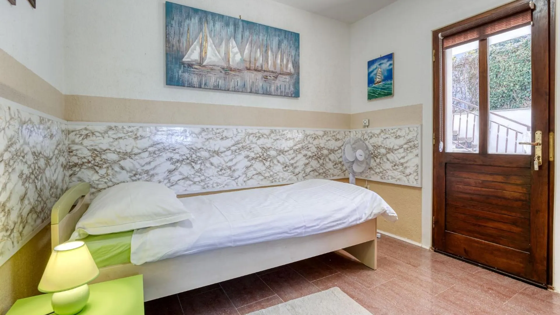 Apartment Albaneze Njivice Kroatien