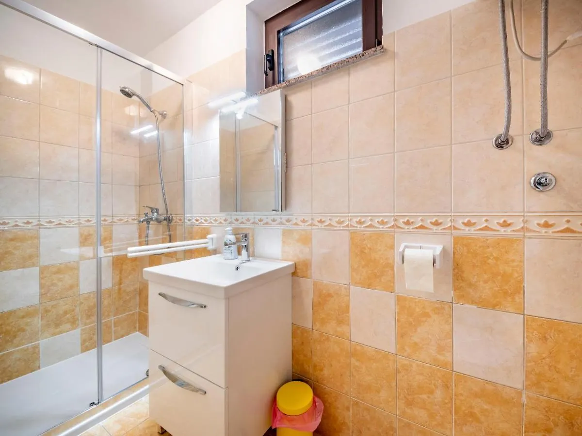 Apartment Albaneze By Interhome Njivice