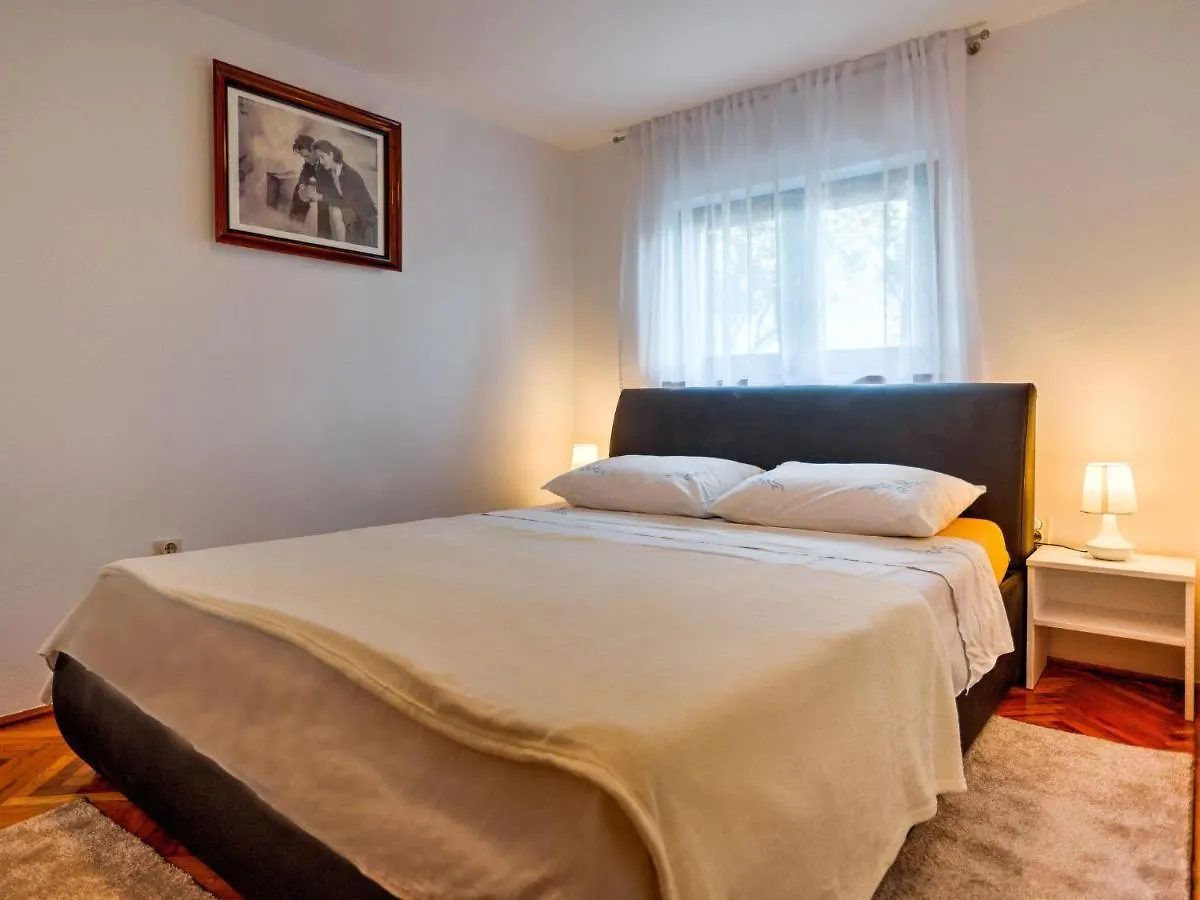 Apartment Albaneze By Interhome Njivice 0*,